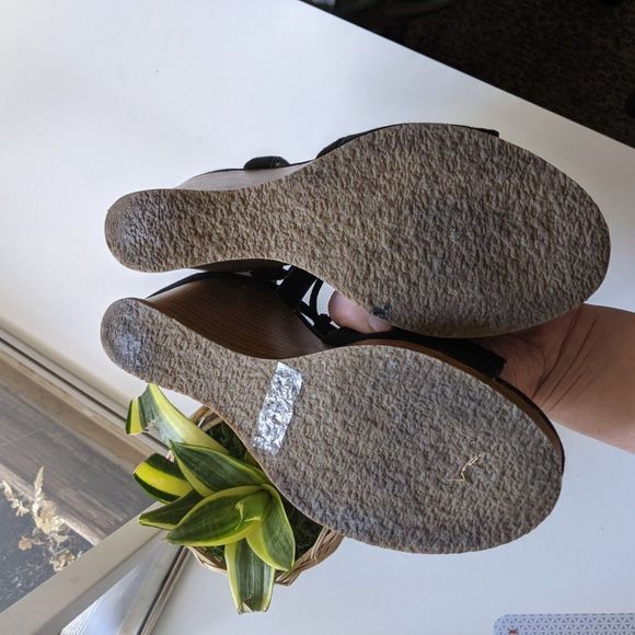 Torrid Black Strappy Wedges - Size 8 - Picture 5 of 5